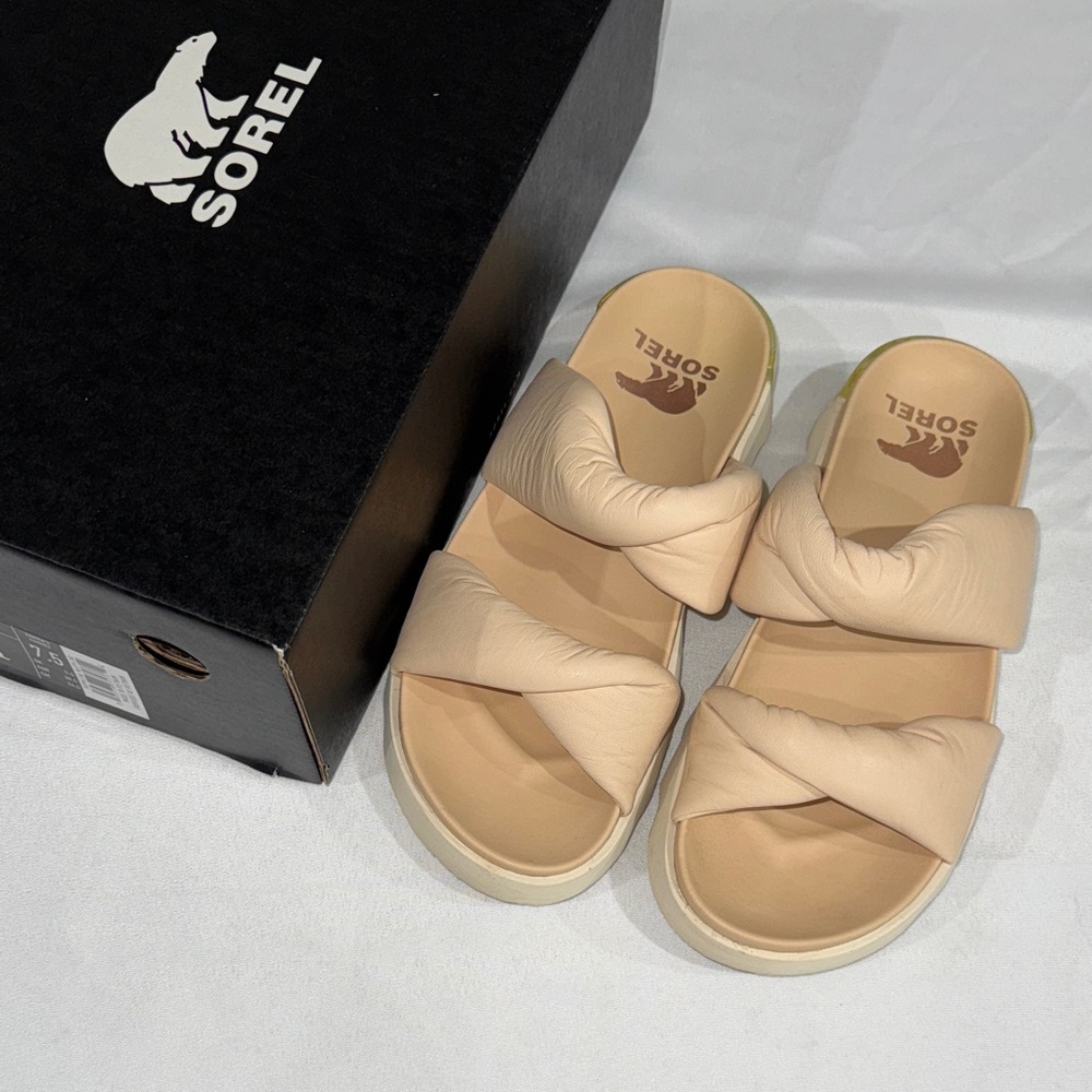 Sorel Women's Twist Slide Sandals size 7.5 gently used. Nova Sand, Chalk